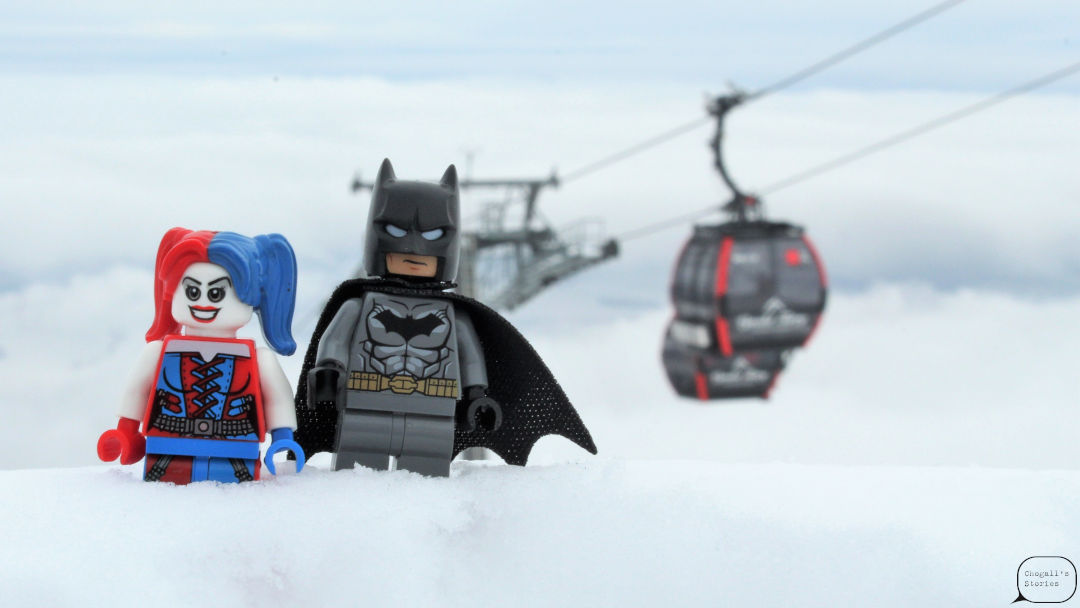 01
Batman and Harley were deeply in love. Just travelling and seeking for a doctor reviving the dead. Truth to be told, they enjoyed each other more, though they should look for the doctor. :-)